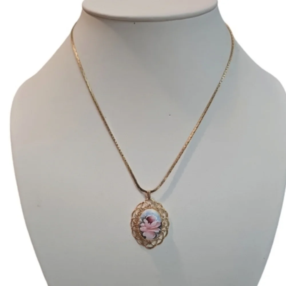 Vintage gold plated flower medallion necklace
